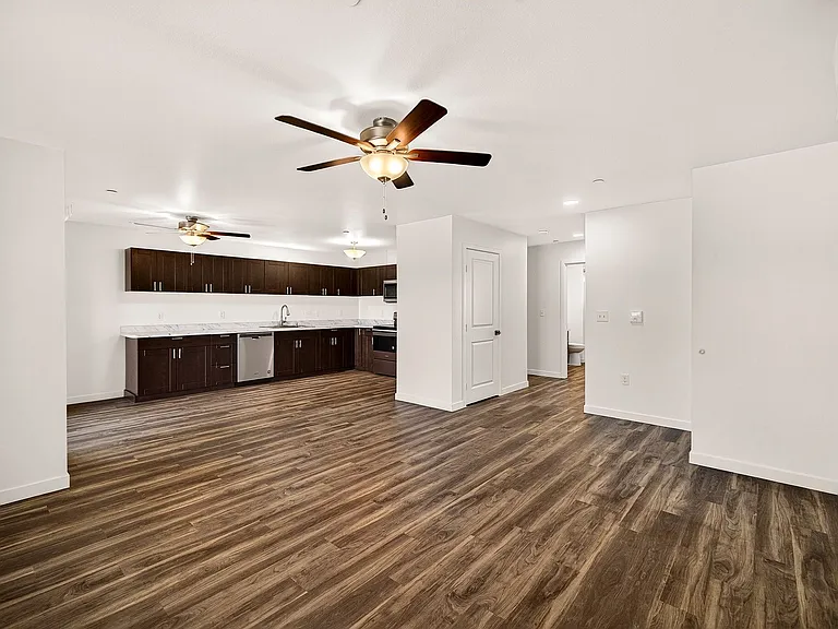 Villa Monterey Apartments — Photo 41