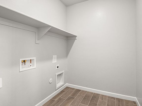 5th image of 467 W Aberdeen Pl
