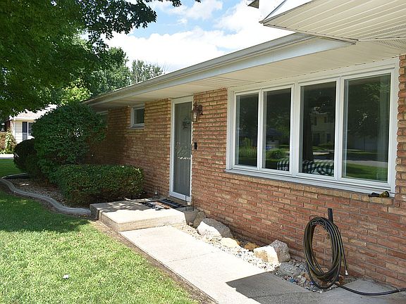 3rd image of 1500 Birch Dr