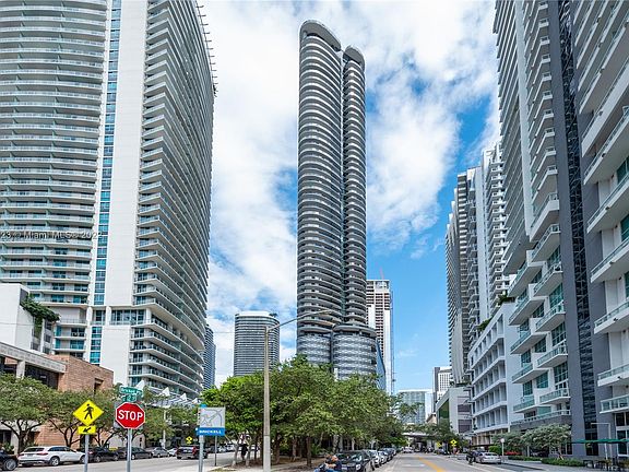 2nd image of 1000 Brickell Plz #Townhouse