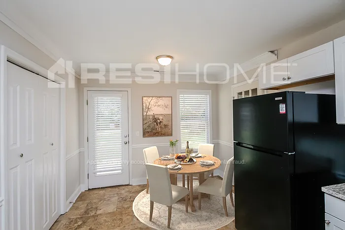 3 bed, 2.0 bath, 1425 sqft, $1,595 — Photo 4
