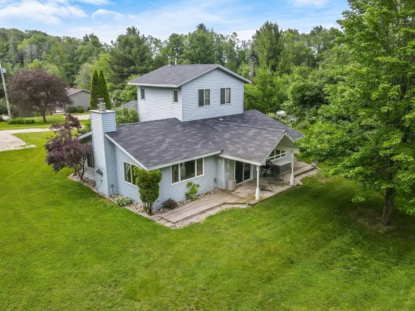 16966 Maple Dr, Leroy, MI 49655