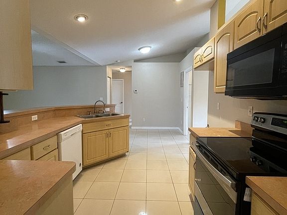 5th image of 611 Americana Blvd NE