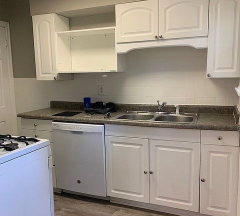 4th image of 707 Clarendon Pl
