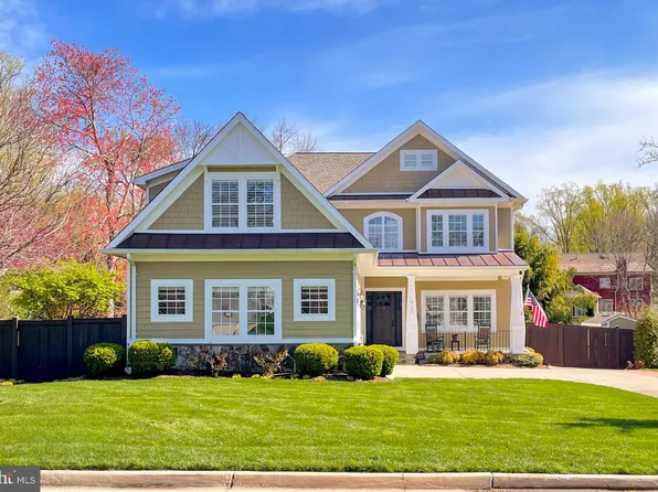 923 Hillcrest Dr SW, Vienna, VA 22180