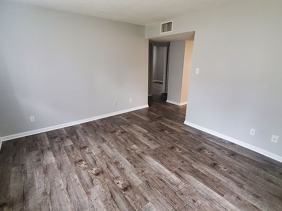 2nd image of 826 Twin Oaks Way APT 111