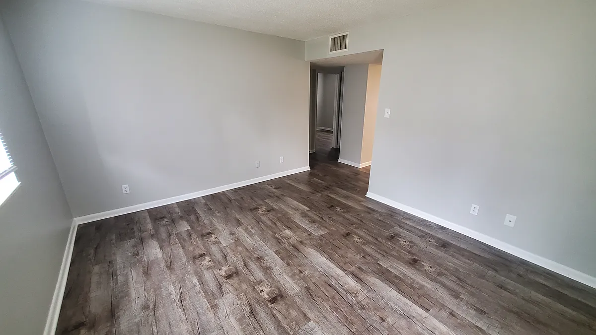 Building Photo - 821 Twin Oaks Way #123