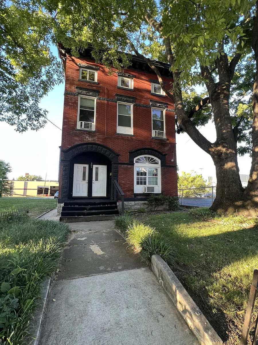 Building Photo - 308 E Jacob St #10