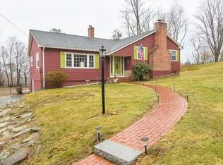 135 Stallion Hill Rd, Sturbridge, MA 01518