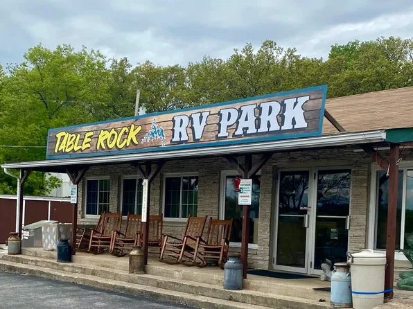 2799 State Highway Oo, Reeds Spring, MO 65737