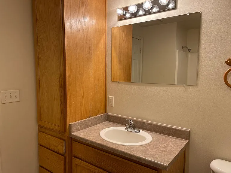 2393 Howard Ave #B — Photo 12