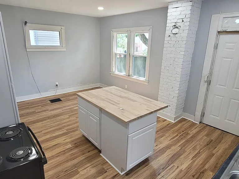 401 S Harris Ave — Photo 6
