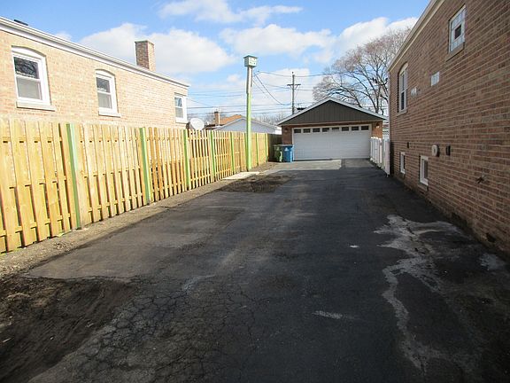 3rd image of 10421 S Tripp Ave