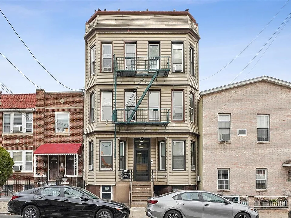 198 Griffith St #1L