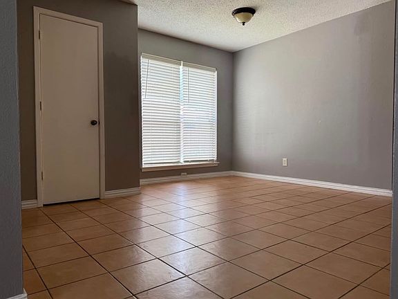 5th image of 2304 Monte Carlo Dr APT B