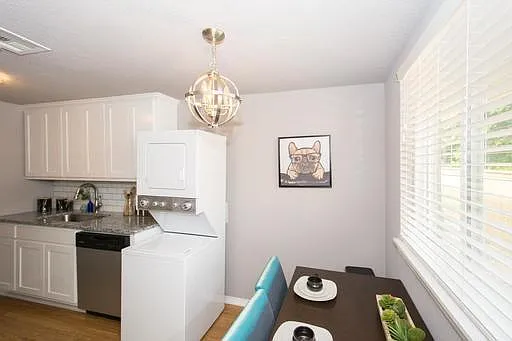 2536 E 6th St #1 — Photo 7