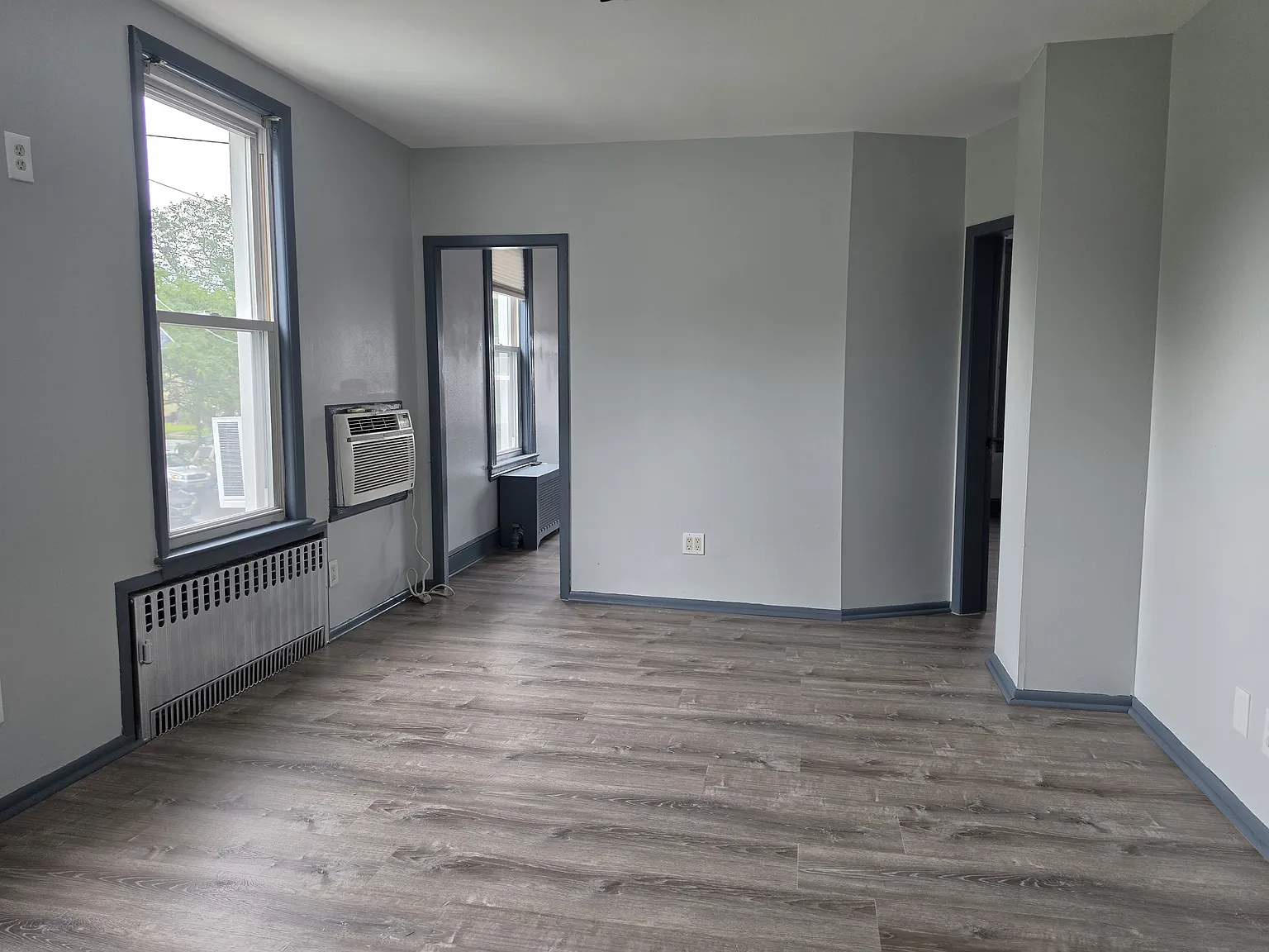 3 bed, 1.5 bath, 1200 sqft, $2,700 — Photo 4