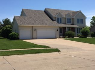 4854 White Post Rd, Bettendorf, IA 52722
