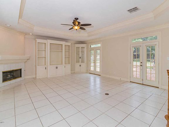 3rd image of 403 Cypress Cv