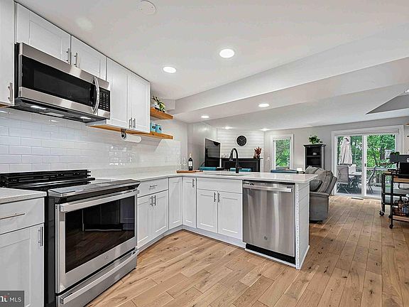 5th image of 11927 Redtree Way