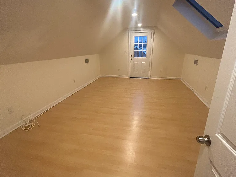 36 Hunting St #2 — Photo 15