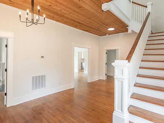 4th image of 208 N Guthrie Ave