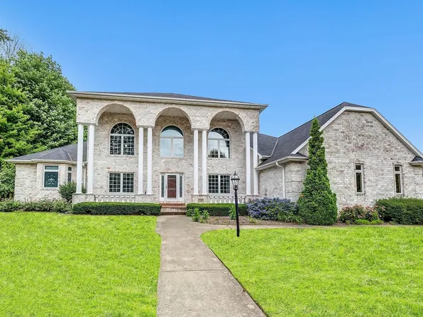 2121 Sweetwater Ct, Green Bay, WI 54313