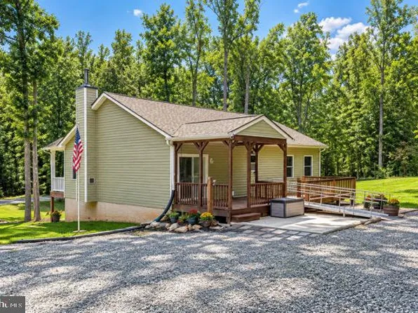 216 Cooke Ln, Bumpass, VA 23024