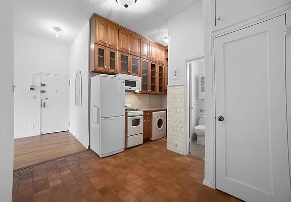 5th image of 134 W 82nd St #5AA