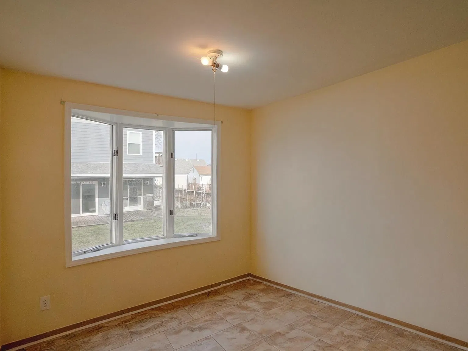 3 bed, 2600 sqft, $2,600 — Photo 2