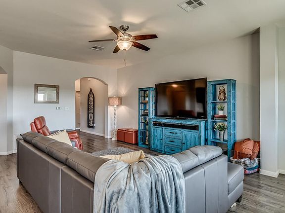 4th image of 308 Camellia Dr