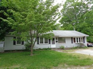 9 Country Ln, Medway, MA 02053