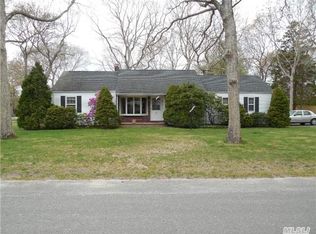 1 Warner Rd, Hampton Bays, NY 11946
