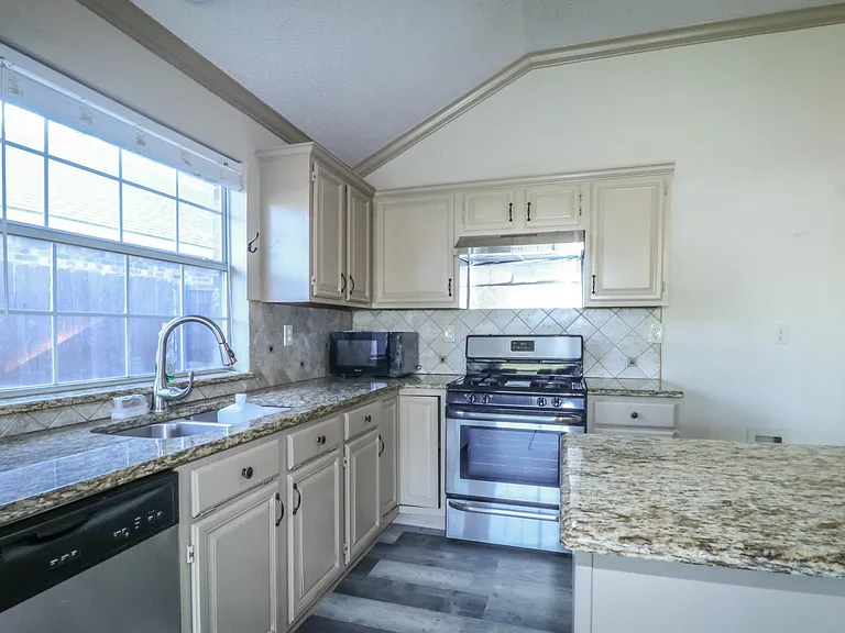 2108 Riverplace Dr — Photo 7