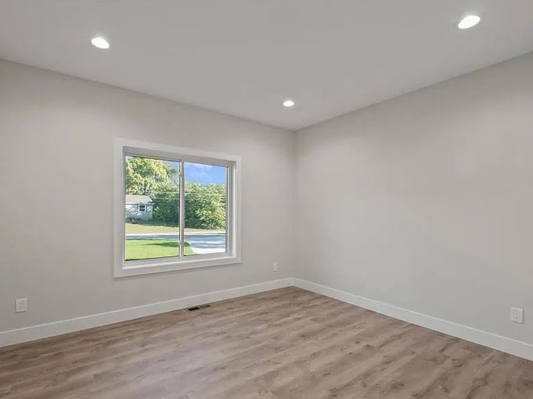 5636 Paris Dr — Photo 23