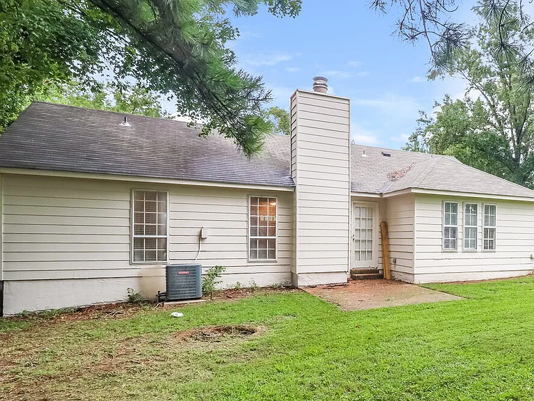 6049 Lawnhill Dr — Photo 15
