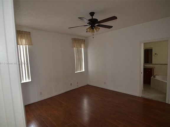 5th image of 912 Savannah Falls Dr #1