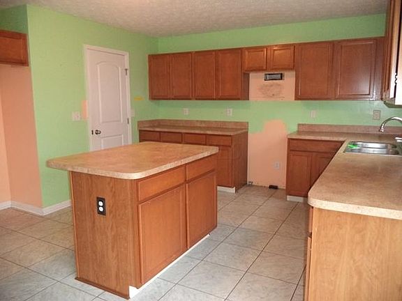 4th image of 2451 Zachariah Ave