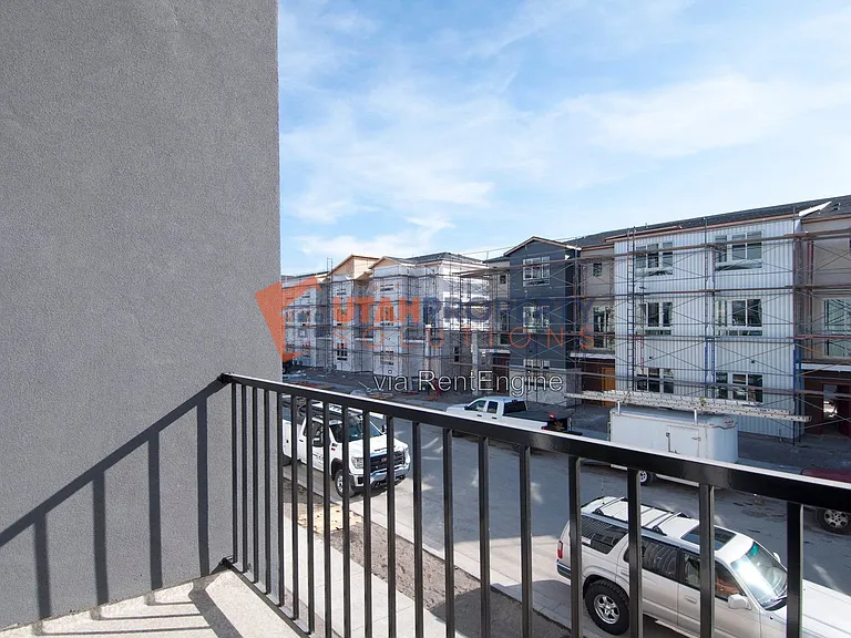 1047 W 400 S — Photo 29