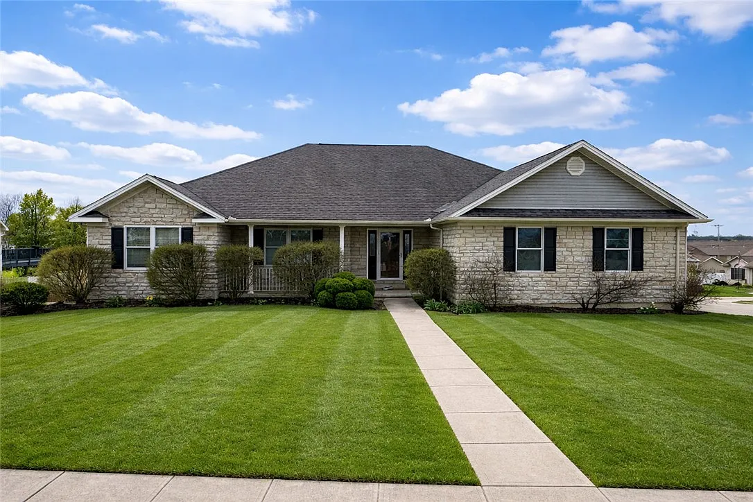 930 Oak Hill Ct photo 1