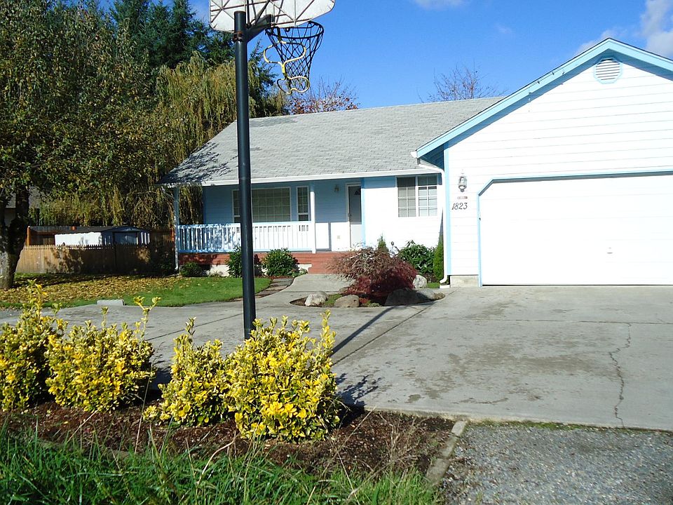 South Facing House with 2-Car Garage