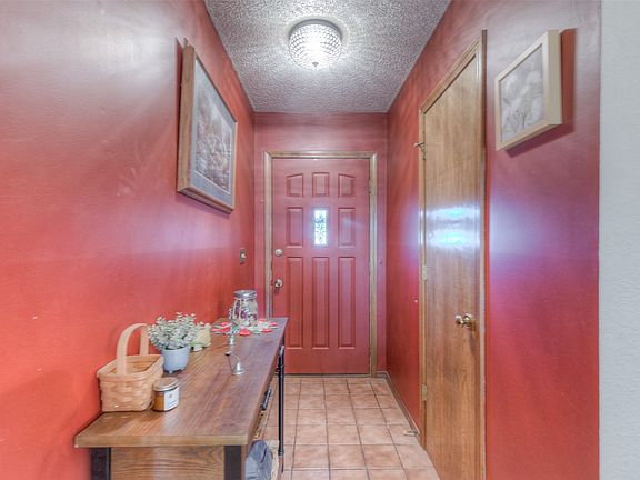3rd image of 404 W 35th Pl