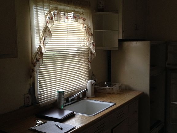 3rd image of 837 S Edison Ave