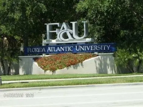 490 NW 20th St, Boca Raton, FL