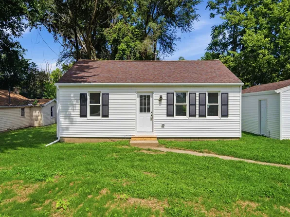 145 Oaklawn Cir, Creve Coeur, IL 61610