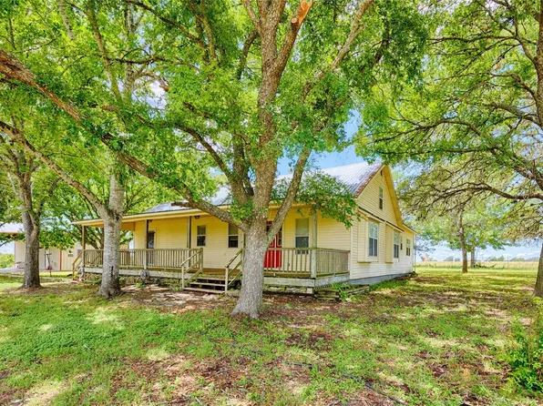 3814 Maeker Rd, Flatonia, TX 78941