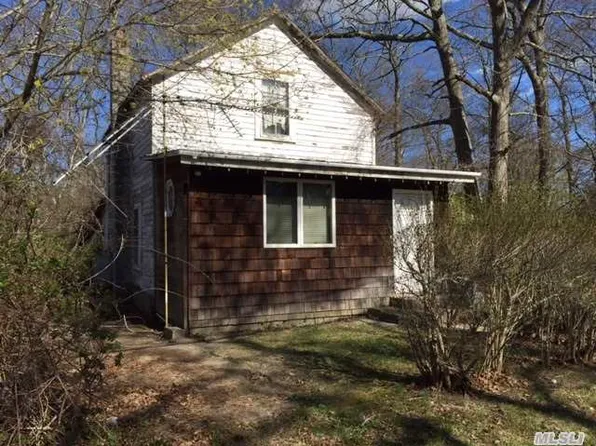 5 Lafayette Ave, Mastic, NY 11950