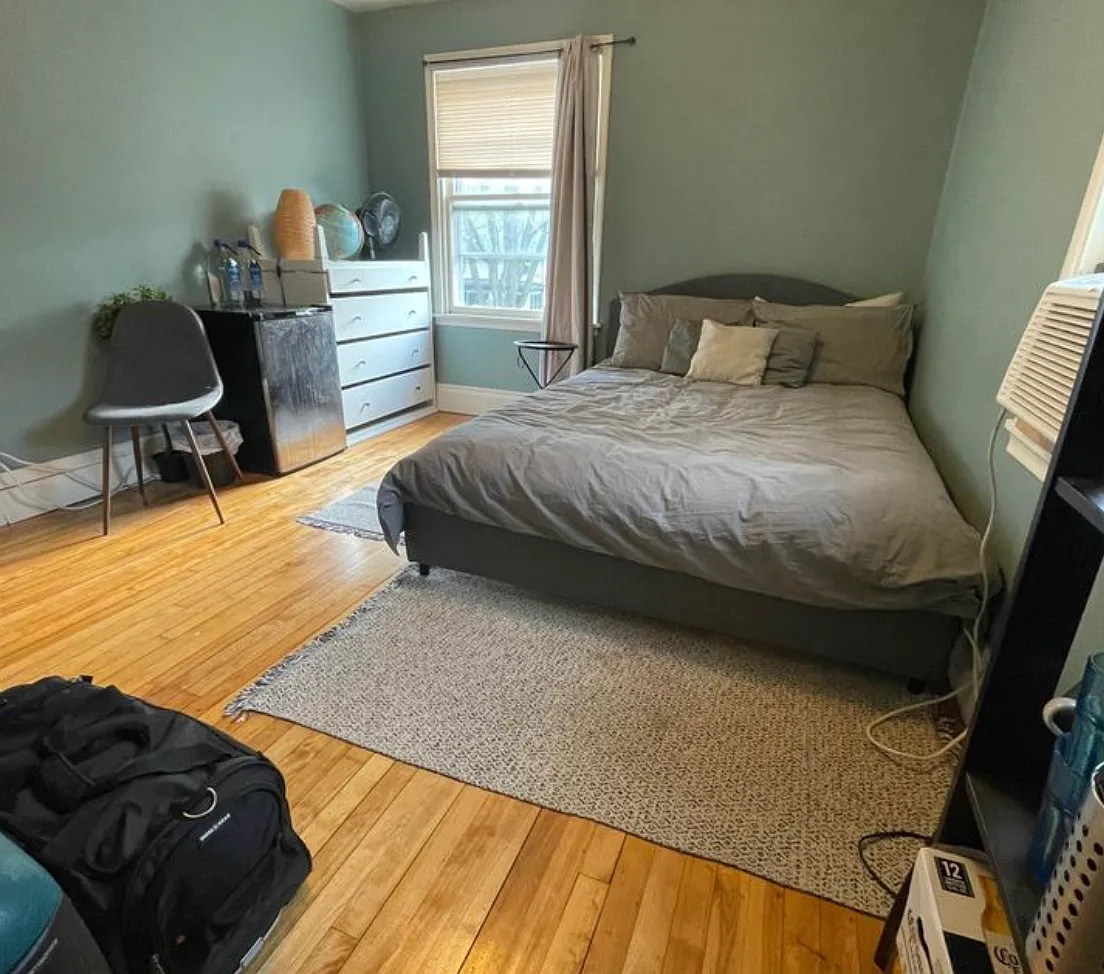 4 bed, 2800 sqft, $2,600 — Photo 2