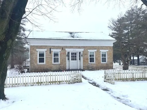 8113 Clinton St, Dixon, IL 61021
