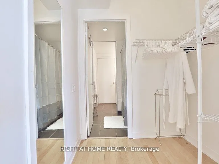 33 Charles St E #1005 — Photo 10